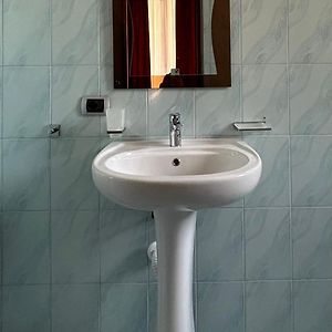 Camera tripla deluxe